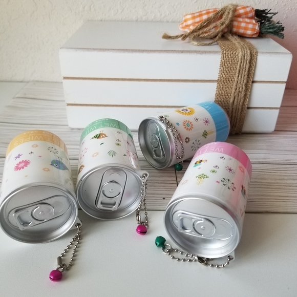 Mini Wet Wipes With Canister Keychain, Spring Design Mini Wipe Dipensor - Picture 7 of 8